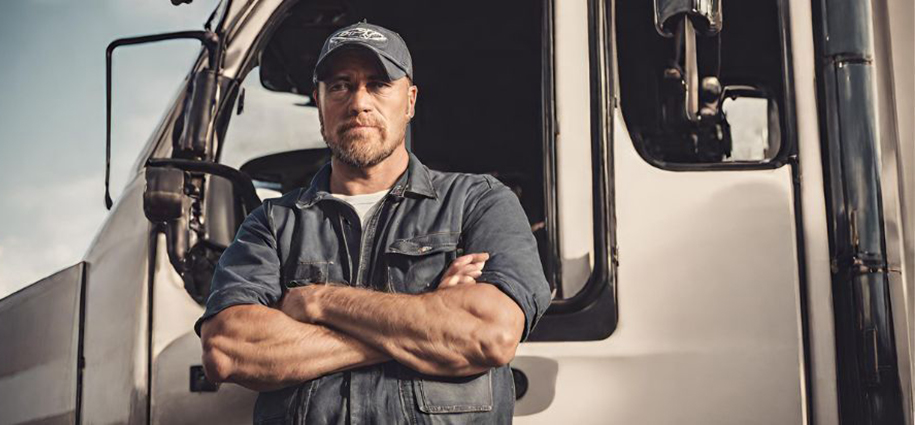 Reasons to Start a Career in Trucking Industry